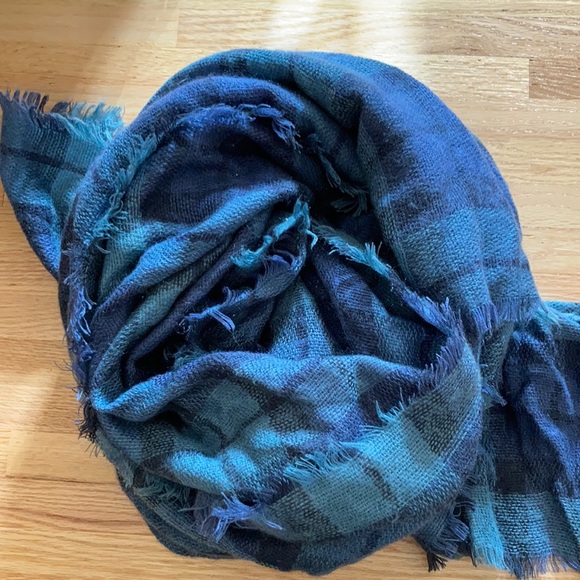 Beautiful plaid blanket scarf - Picture 1 of 1